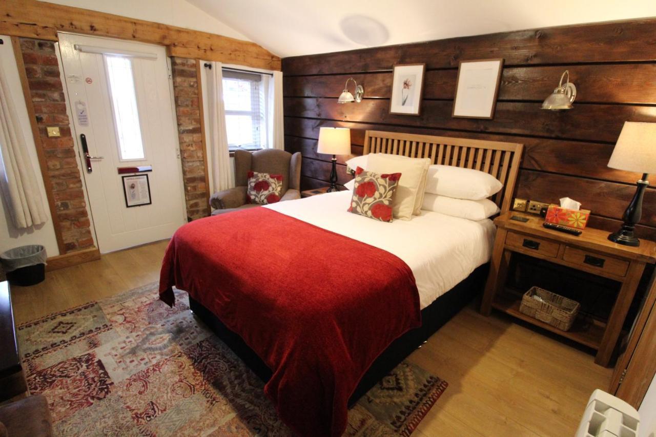 Boutique Garden Lodge @ The Larches Wolverhampton Ngoại thất bức ảnh